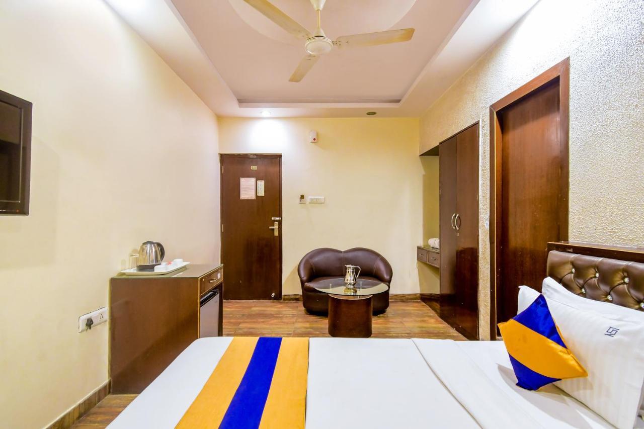 Hotel N S International Calcutta Buitenkant foto