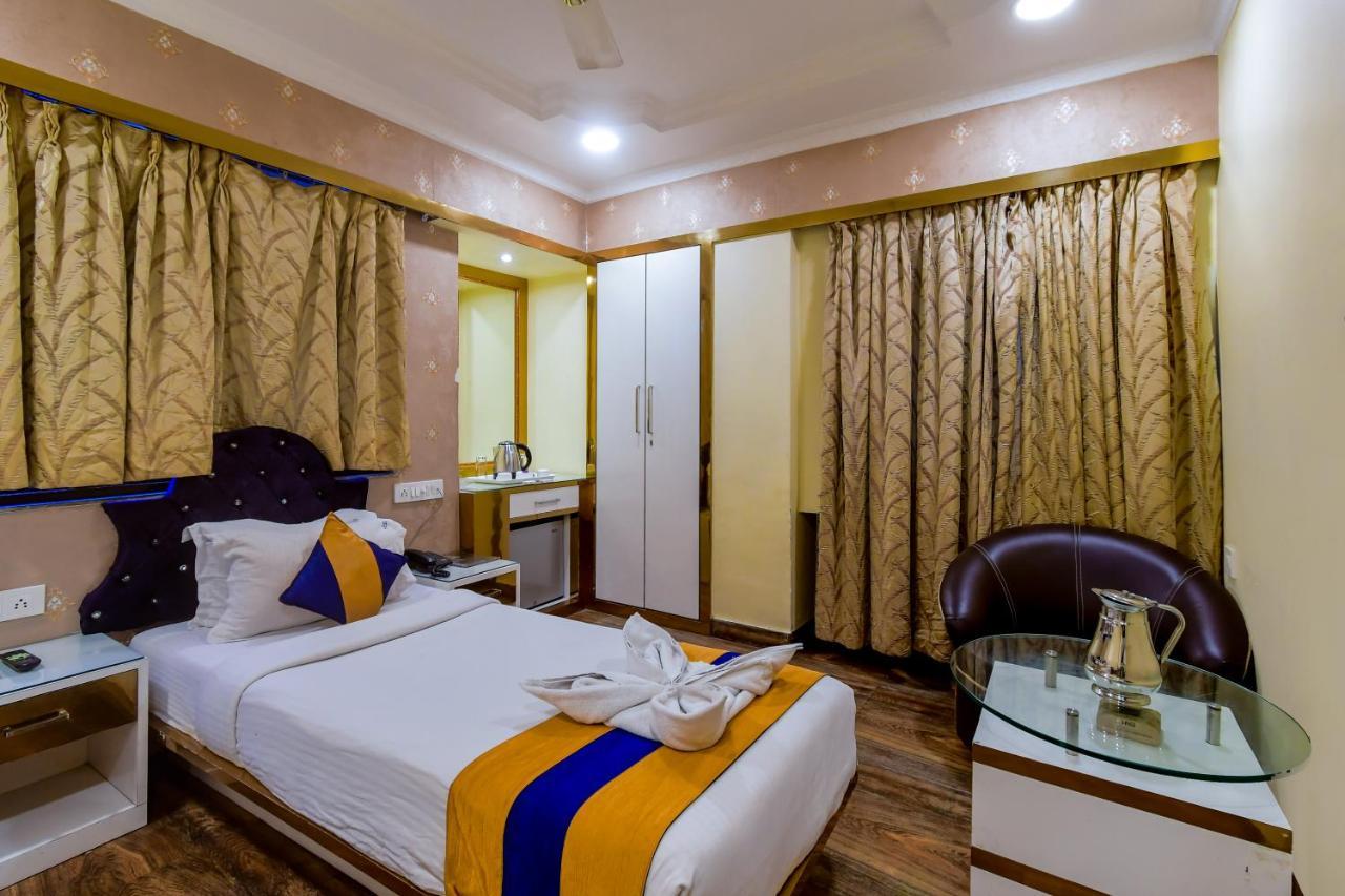 Hotel N S International Calcutta Buitenkant foto