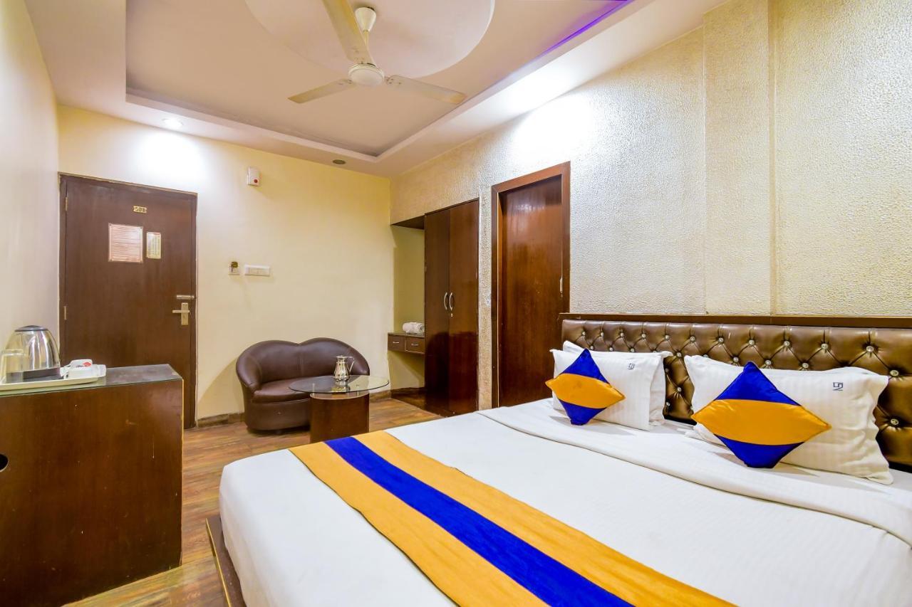 Hotel N S International Calcutta Buitenkant foto